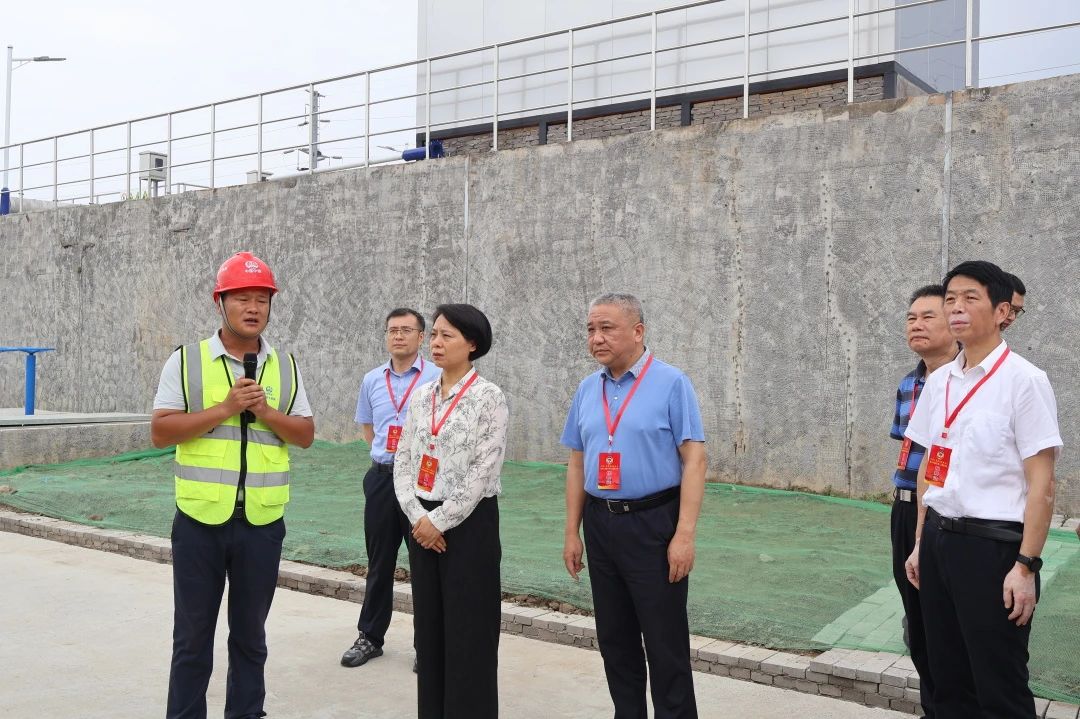1752462871346945.jpg 姜堰區(qū)政協(xié)到姜堰城區(qū)污水處理廠項目檢查指導(dǎo).jpg